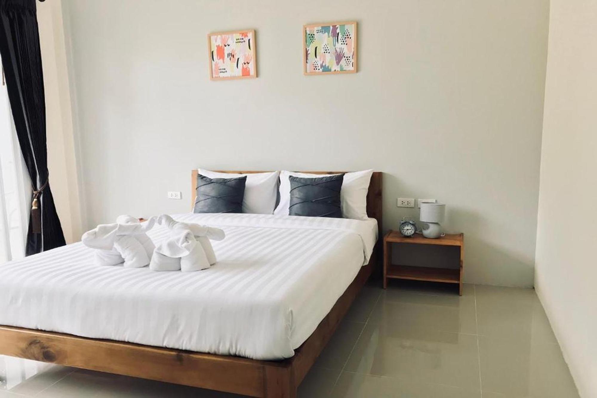 Snooze Inn Phuket - Free Shuttle To Bang Rong Pier Pa Khlok Exteriör bild