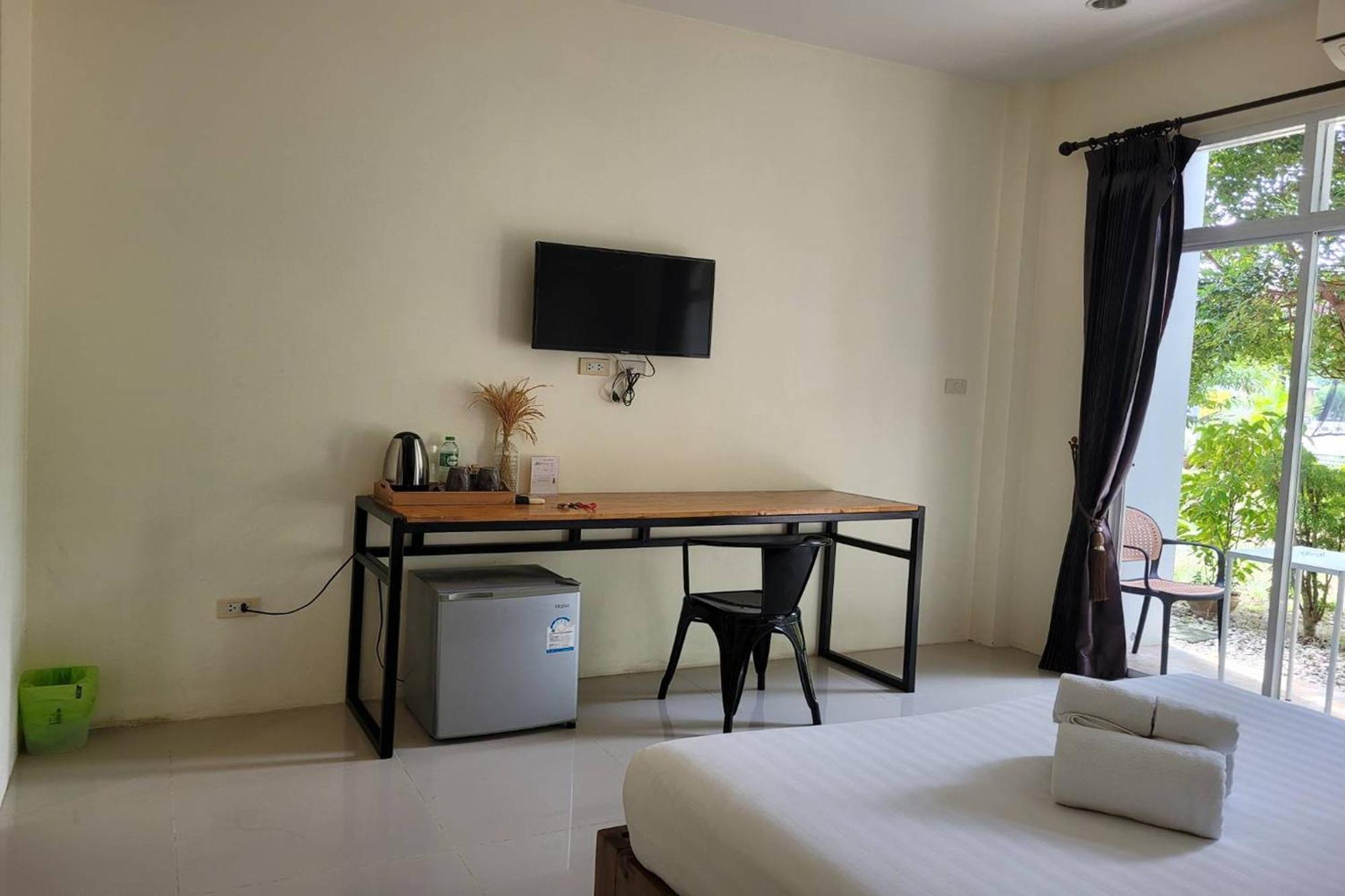 Snooze Inn Phuket - Free Shuttle To Bang Rong Pier Pa Khlok Exteriör bild